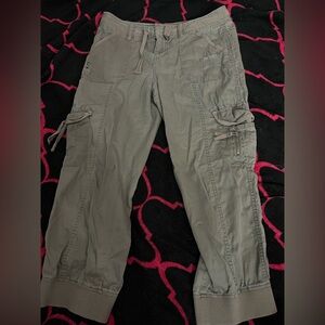 APT 9 women’s olive green cargo style pants size 4 great condition!!